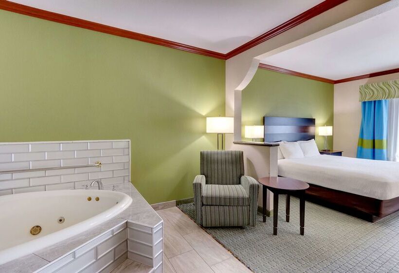 هتل Comfort Inn & Suites