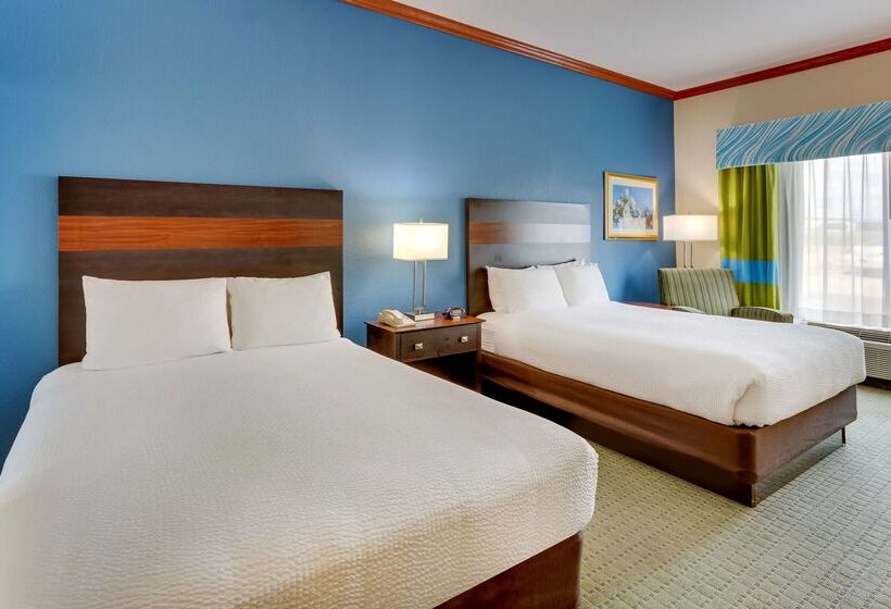 هتل Comfort Inn & Suites