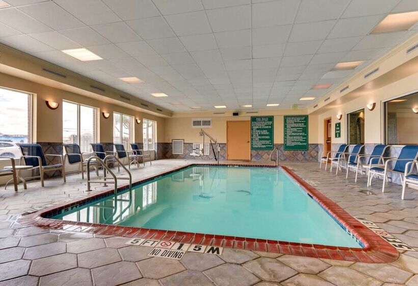 هتل Comfort Inn & Suites