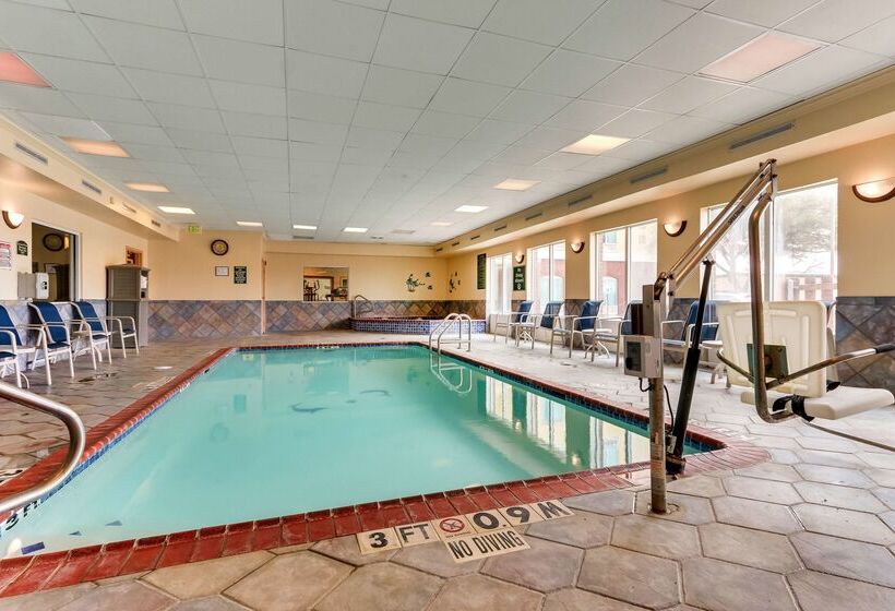 هتل Comfort Inn & Suites