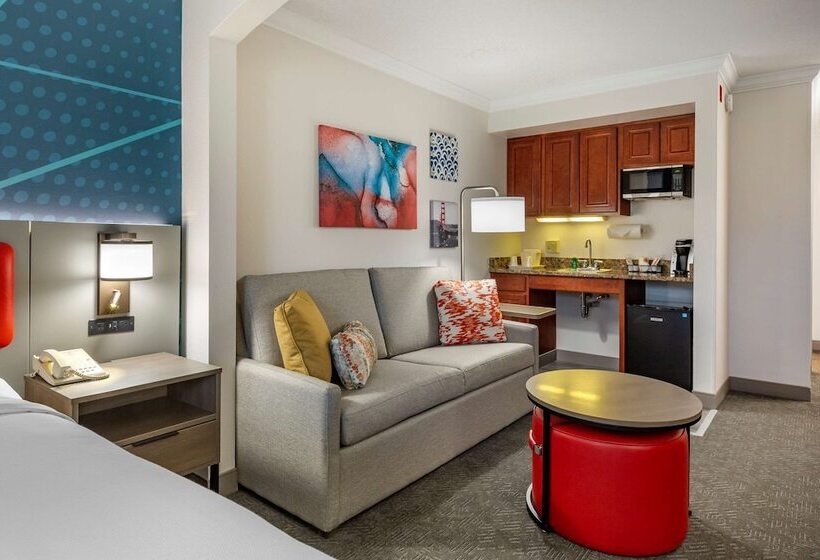 Отель Comfort Inn & Suites