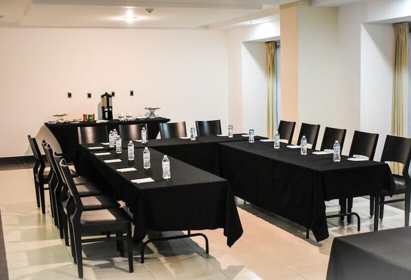 هتل Hilton Queretaro