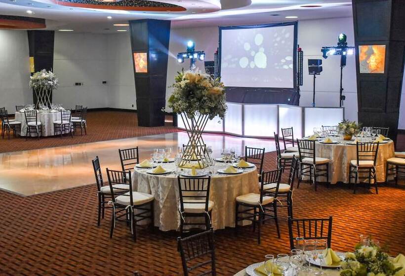 هتل Hilton Queretaro