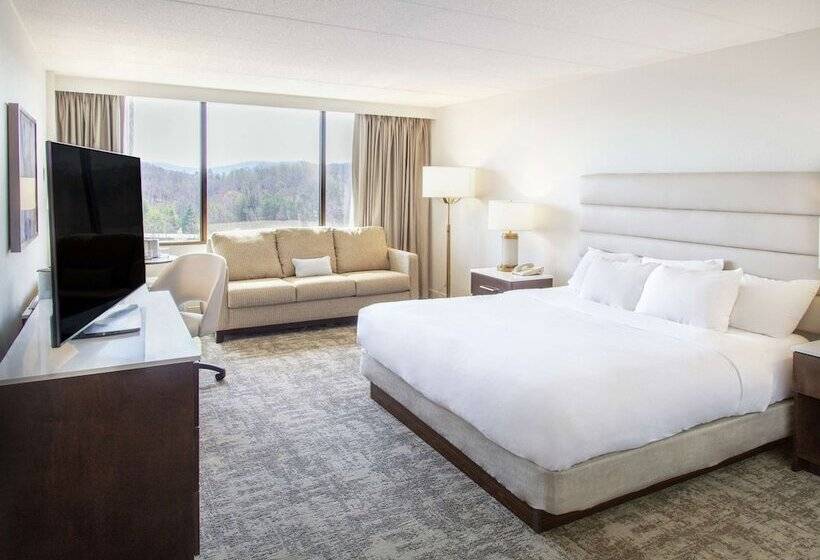 هتل Doubletree By Hilton Charlottesville