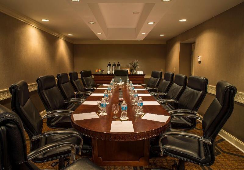 هتل Doubletree Raleigh Durham Airport At Research Triangle Park