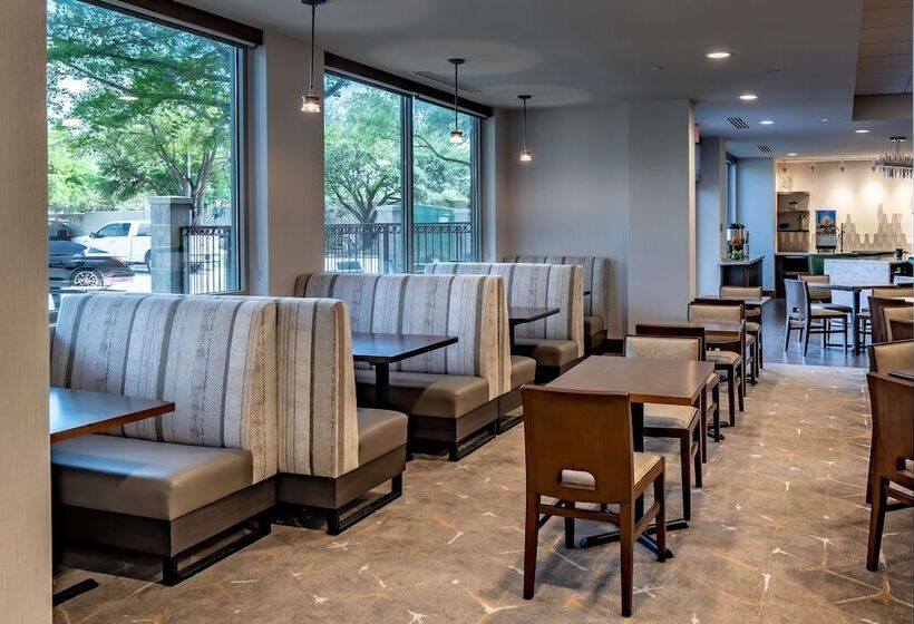 בית מלון כפרי Doubletree By Hilton Dallas   Farmers Branch