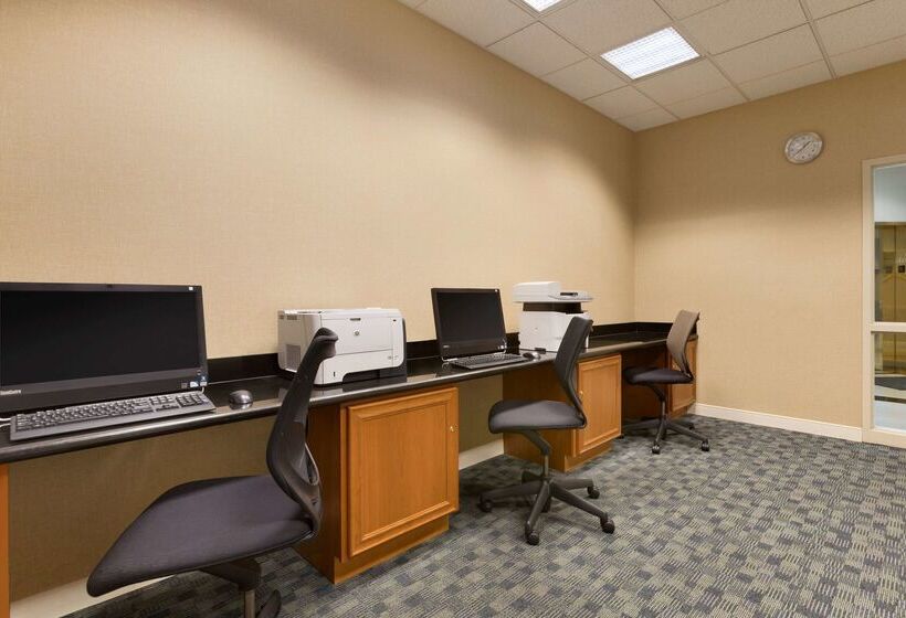هتل Embassy Suites By Hilton Newark Wilmington South