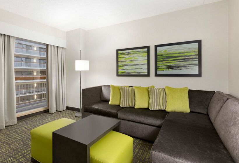 هتل Embassy Suites By Hilton Newark Wilmington South