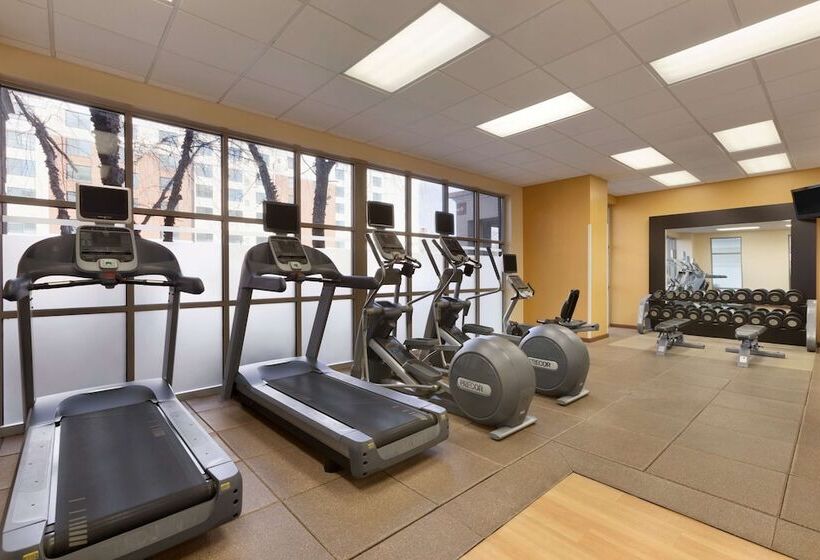 هتل Embassy Suites By Hilton Newark Wilmington South