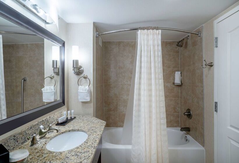 هتل Embassy Suites By Hilton Nashville At Vanderbilt