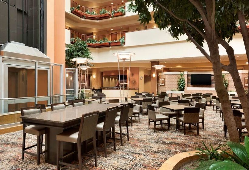 Hotel Embassy Suites Omaha La Vista  & Conference Center