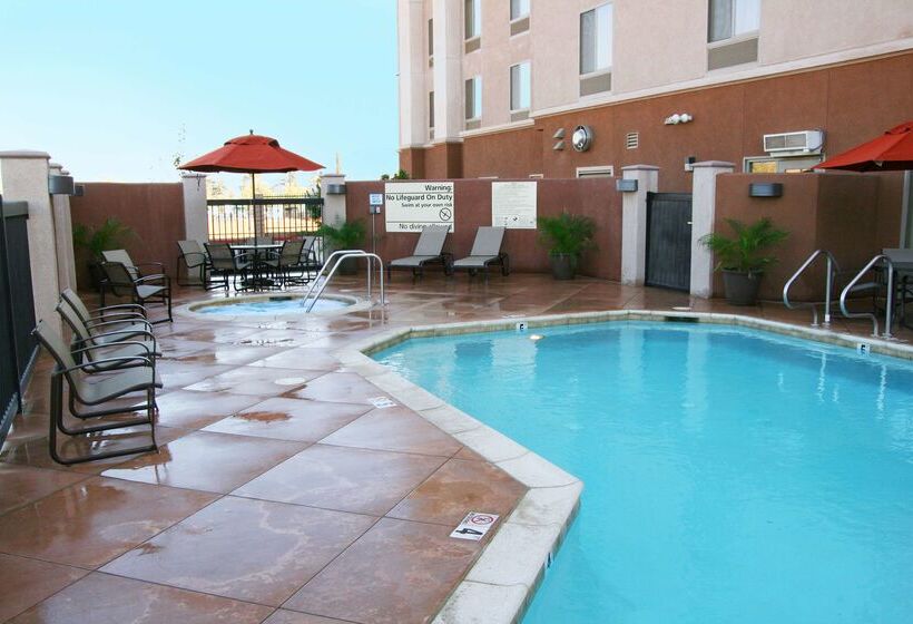 Отель Hampton Inn & Suites Banningbeaumont