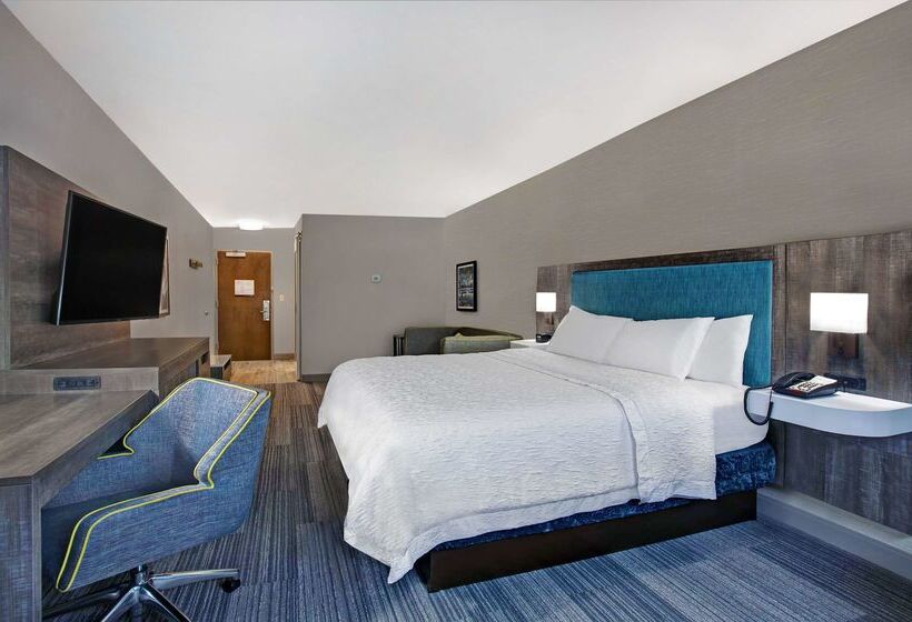 Отель Hampton Inn Westfield