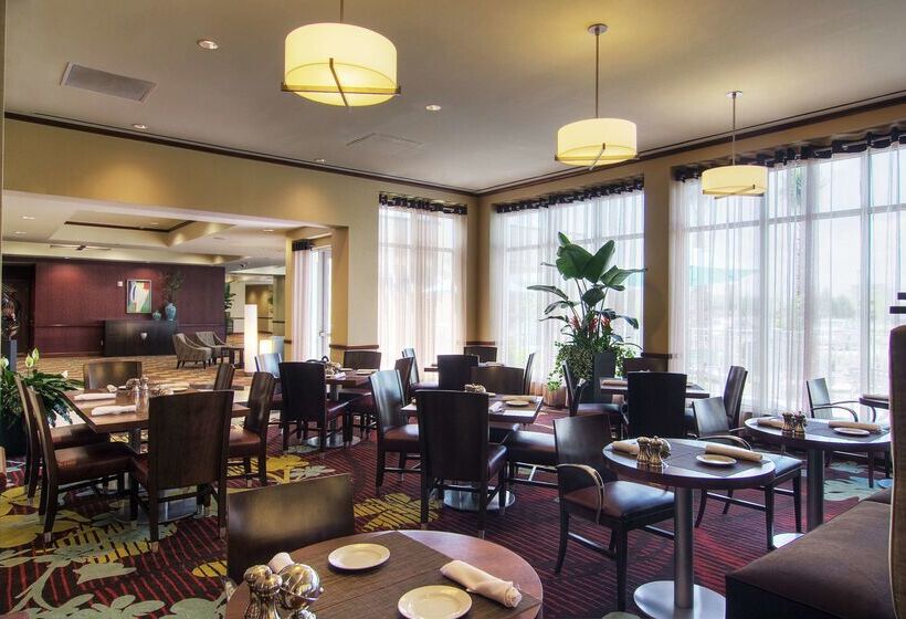 هتل Hilton Garden Inn Houstonpearland
