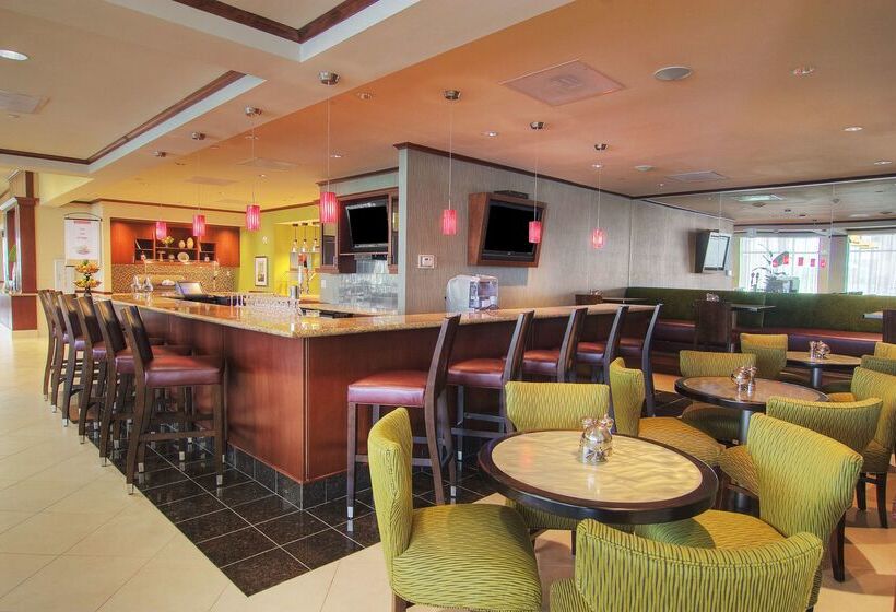 هتل Hilton Garden Inn Houstonpearland
