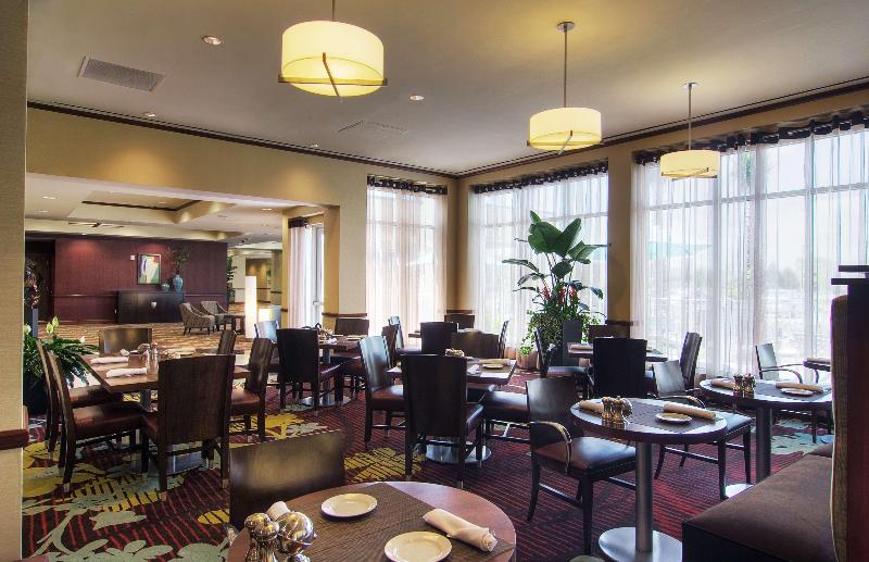 هتل Hilton Garden Inn Houstonpearland