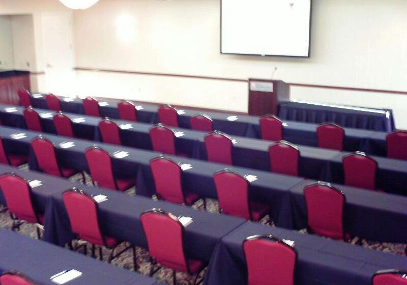 هتل Hilton Garden Inn Lexington Georgetown