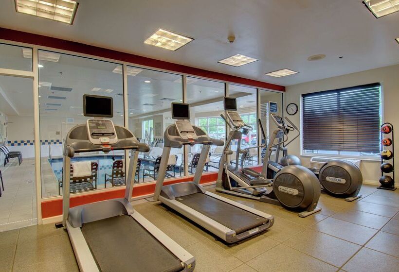 בית מלון כפרי Hilton Garden Inn Norwalk