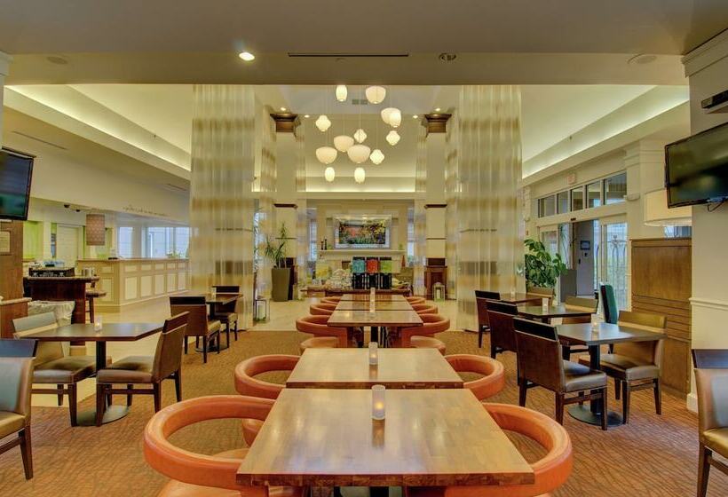 בית מלון כפרי Hilton Garden Inn Norwalk