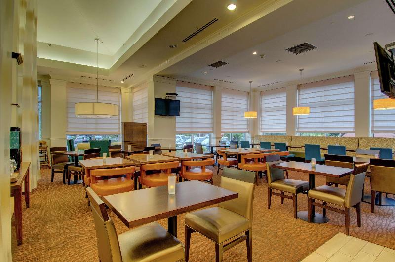 בית מלון כפרי Hilton Garden Inn Norwalk