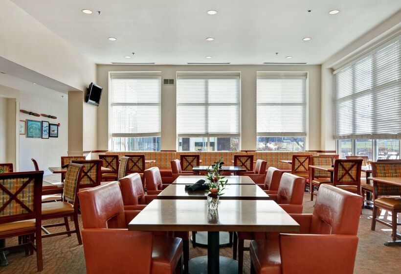 هتل Hilton Garden Inn Oshkosh