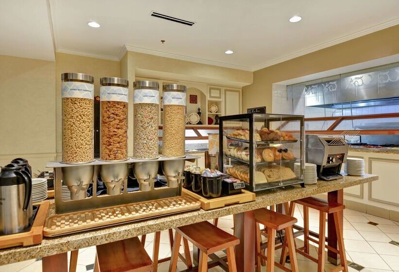هتل Hilton Garden Inn Oshkosh