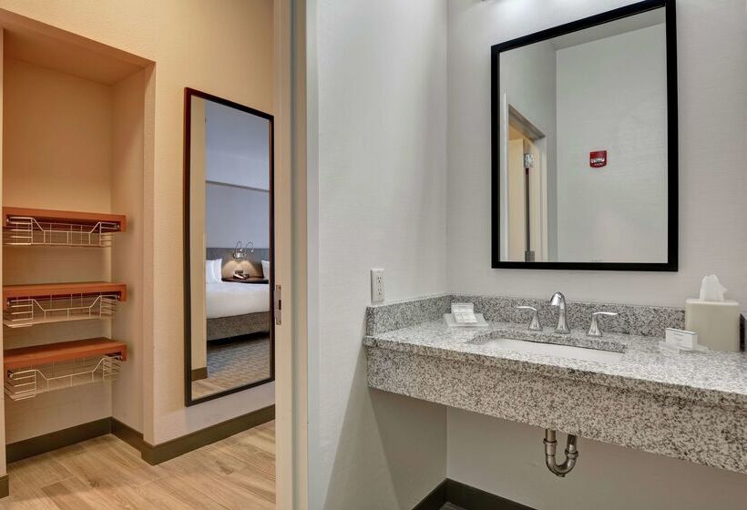 هتل Hilton Garden Inn Oshkosh