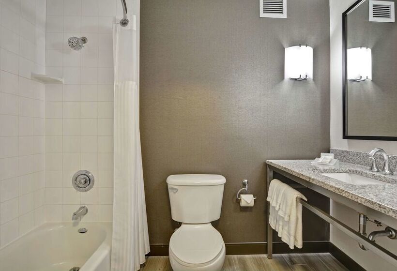 هتل Hilton Garden Inn Oshkosh