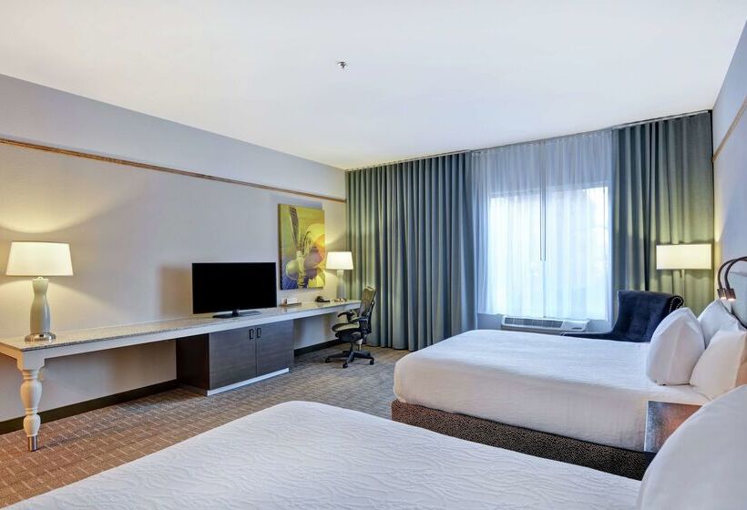هتل Hilton Garden Inn Oshkosh