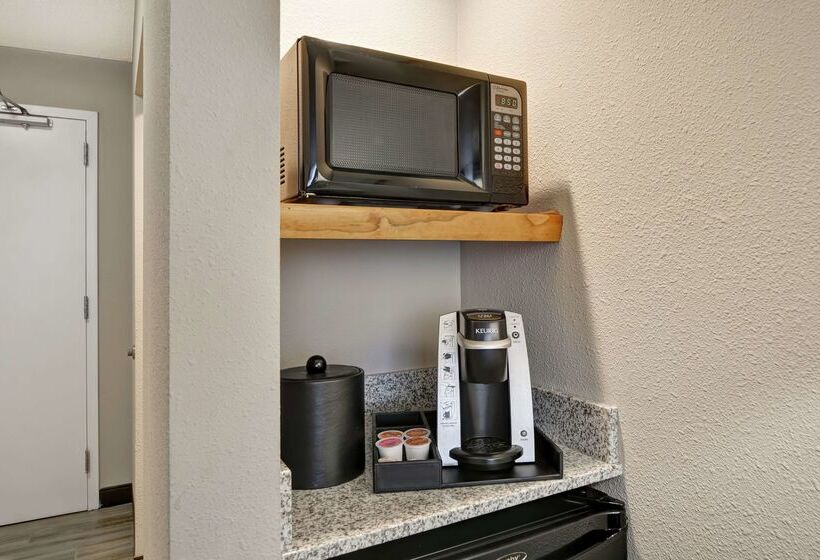 هتل Hilton Garden Inn Oshkosh