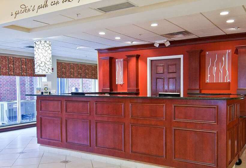 هتل Hilton Garden Inn Starkville