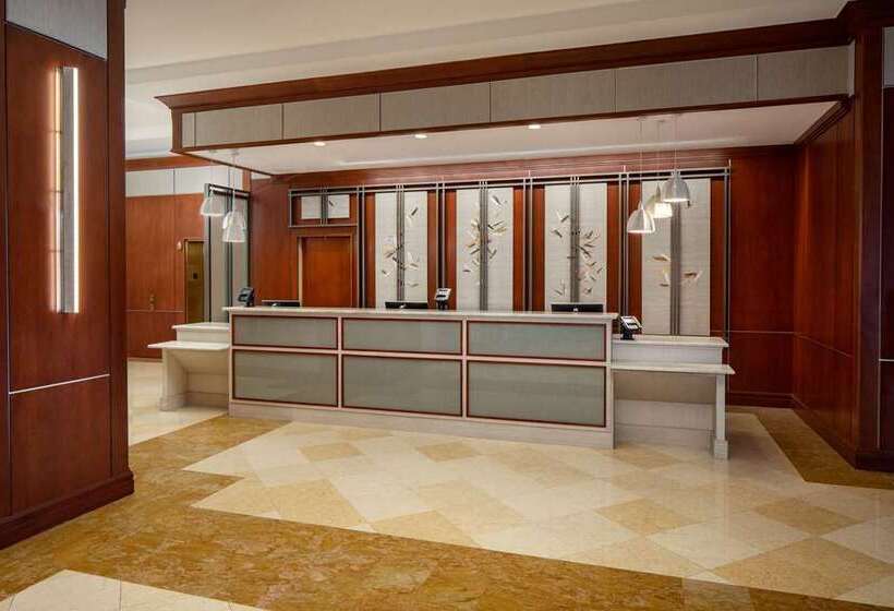 فندق Hilton St. Petersburg Carillon Park