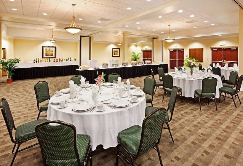 Hotel Holiday Inn  & Suites Beaufort At Highway 21