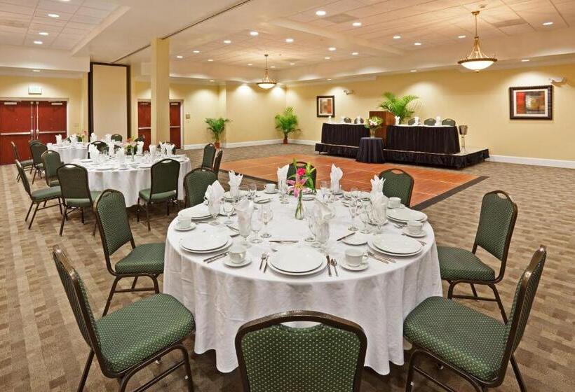 Hotel Holiday Inn  & Suites Beaufort At Highway 21