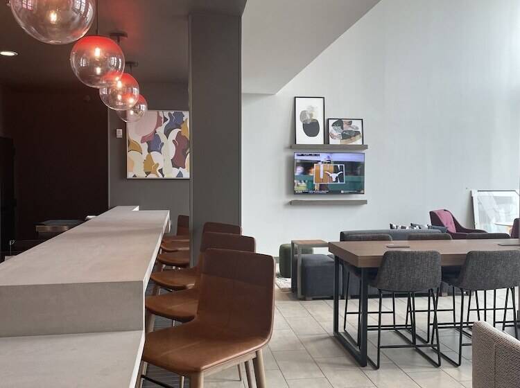 ホテル Atwell Suites Austin Airport, An Ihg