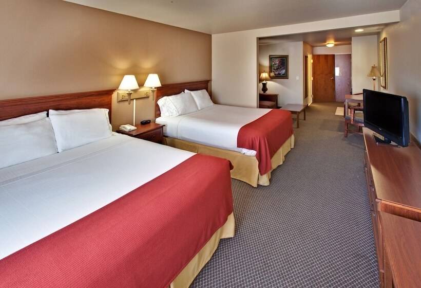 هتل Holiday Inn Express  & Suites Brookings