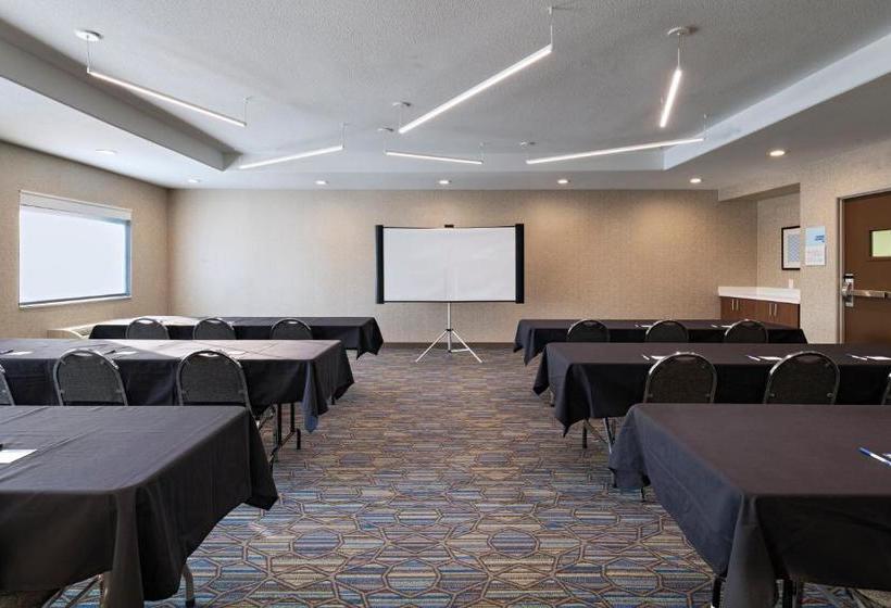 Отель Holiday Inn Express & Suites Cedar Park , An Ihg