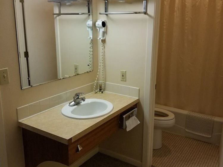 هتل Meadowlark Inn Bridgeport