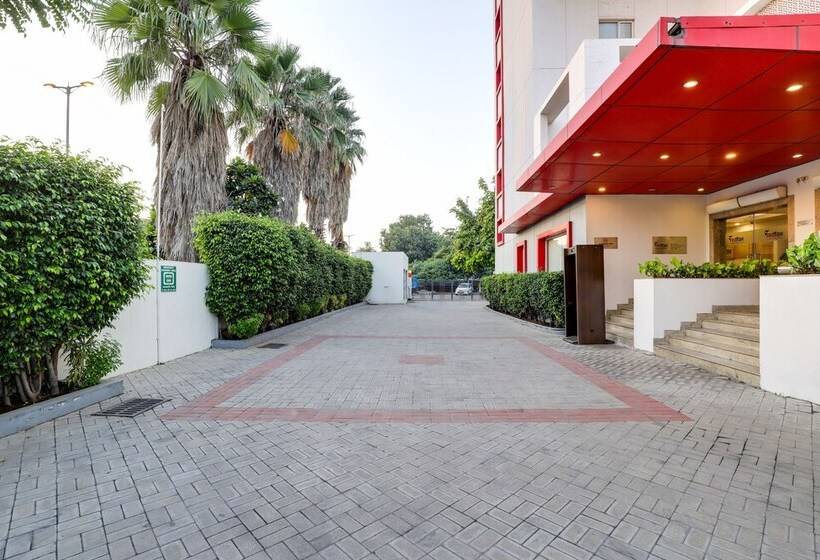 Red Fox By Lemon Tree Hotels, East Delhi