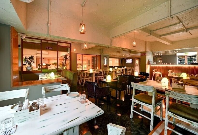 בית מלון כפרי Vits Sharanam Thane