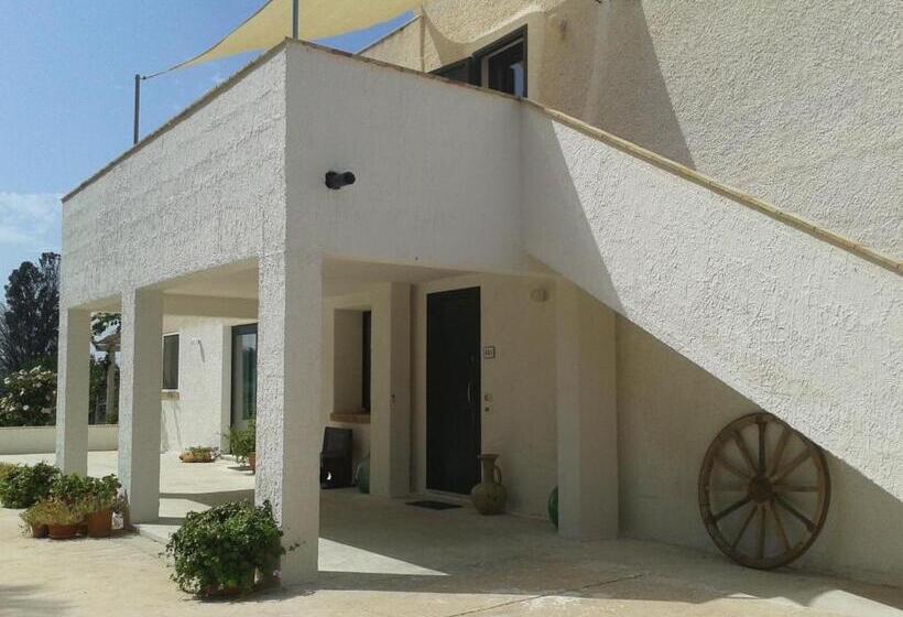 تختخواب و صبحانه Casale Laurus