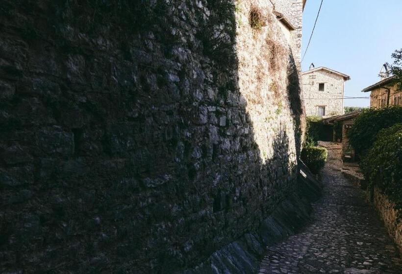 فندق Albergo Diffuso Crispolti