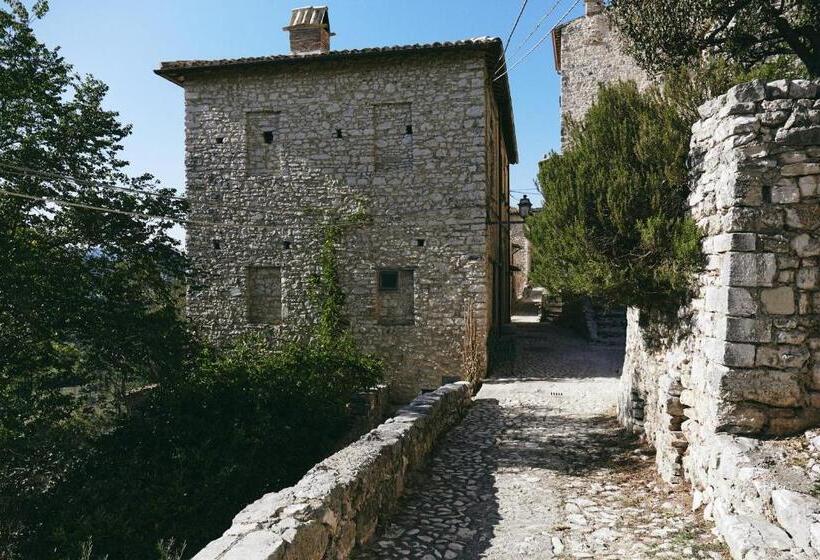 فندق Albergo Diffuso Crispolti