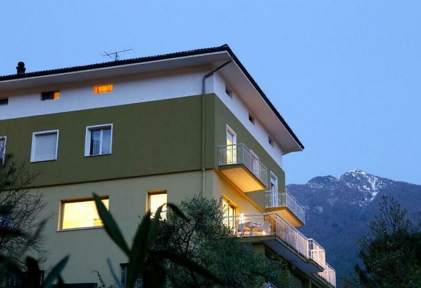 בית מלון כפרי Albergo Drena