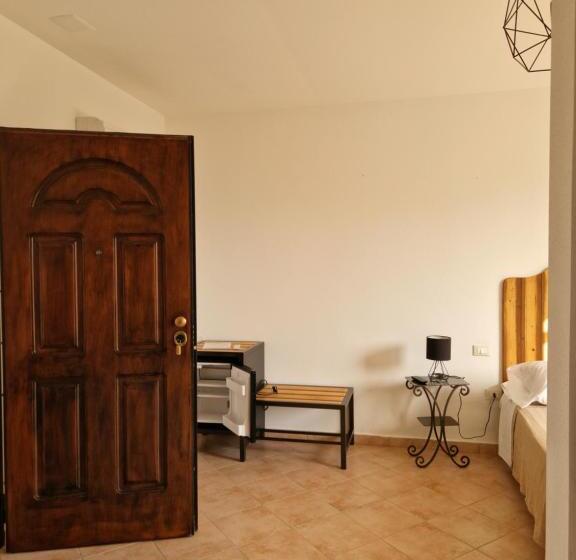 هتل Tenute Delogu Wine Resort