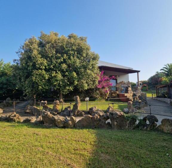هتل Tenute Delogu Wine Resort