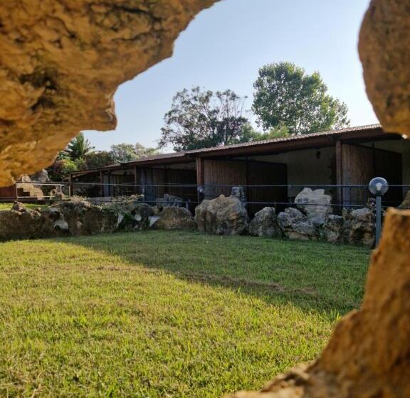هتل Tenute Delogu Wine Resort