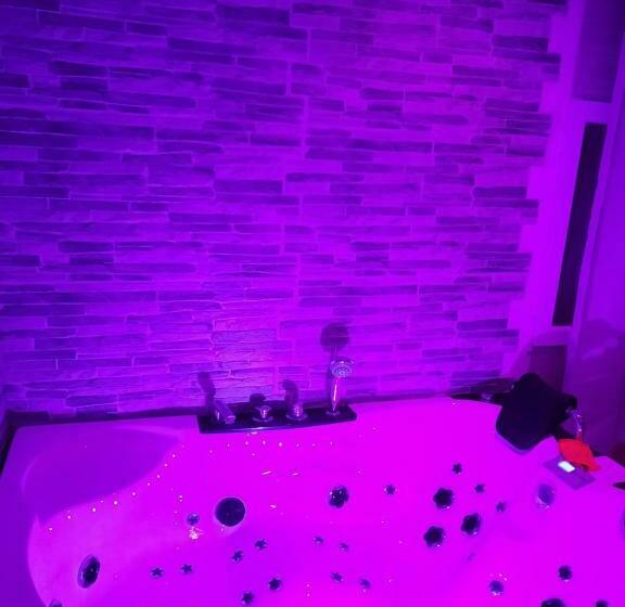 مبيت وإفطار Chambre Meublée Indépendante, Jacuzzi Dans La Chambre Située à Amblainville à 35 Minutes De Paris