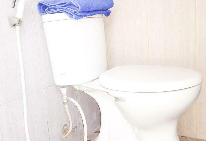 ホテル Muzdalifa Syariah Near Alun Alun Gresik Mitra Reddoorz