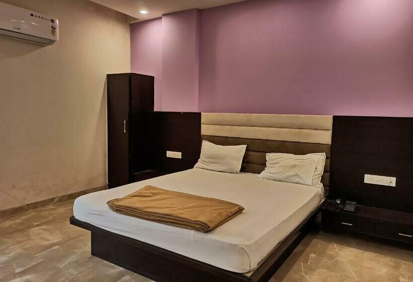 Отель Narmada And Guest House